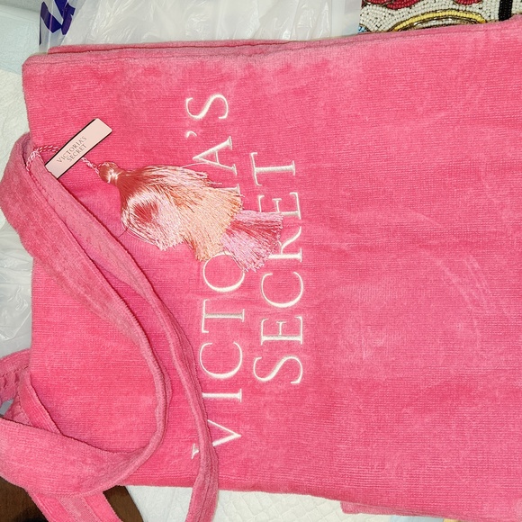 Victoria’s Secret NWT Weekender Getaway Beach Tote - Picture 5 of 5